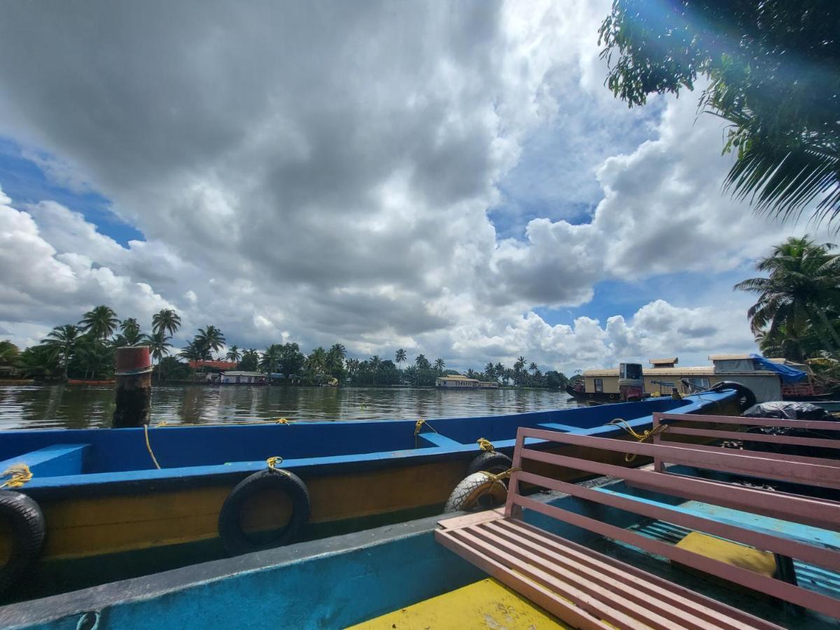 Homestay Sacred River